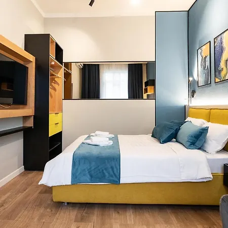 Luxury 5 *